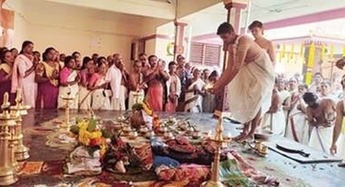 തോട്ടുവാ കണ്ണമ്പള്ളിൽ ദേവീക്ഷേത്രത്തിലെ പുനഃപ്രതിഷ്ഠയും ചുറ്റമ്പല സമർപ്പണവും നടന്നു തോട്ടുവാ കണ്ണമ്പള്ളിൽ ദേവീക്ഷേത്രത്തിലെ പുനഃപ്രതിഷ്ഠയും ചുറ്റമ്പല സമർപ്പണവും നടന്നു