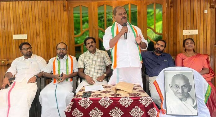 ഗാന്ധിയൻ ദർശനങ്ങൾ ലോകം ഉള്ള കാലം നിലനിൽക്കും : സതീഷ് കൊച്ചുപറമ്പിൽ ഗാന്ധിയൻ ദർശനങ്ങൾ ലോകം ഉള്ള കാലം നിലനിൽക്കും : സതീഷ് കൊച്ചുപറമ്പിൽ