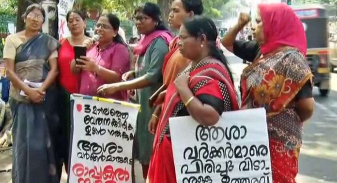 ആശ വര്ക്കര്മാരുടെ സെക്രട്ടറിയേറ്റ് സമരത്തില് കേസെടുത്ത് പോലീസ് ആശ വര്ക്കര്മാരുടെ സെക്രട്ടറിയേറ്റ് സമരത്തില് കേസെടുത്ത് പോലീസ്