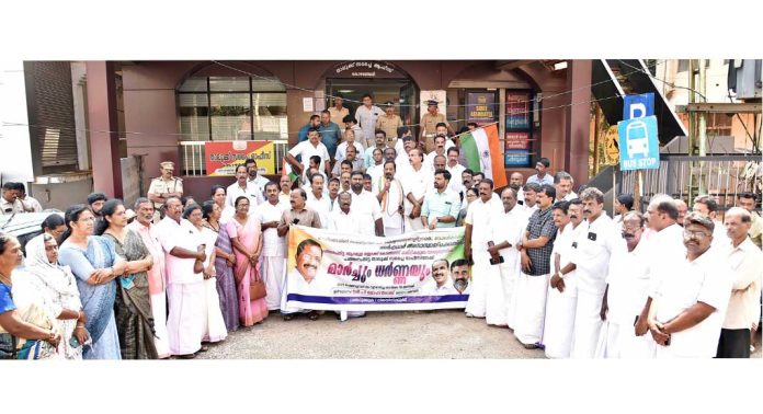 കേന്ദ്രം സൗജന്യമായി നല്കുന്ന അരി ജനങ്ങളിലേക്ക് എത്തിക്കാന് സാധിക്കാത്ത ഇടതുപക്ഷ സര്ക്കാരിന് അധികാരത്തില് തുടരാന് അവകാശമില്ല : പി. മോഹന് രാജ് കേന്ദ്രം സൗജന്യമായി നല്കുന്ന അരി ജനങ്ങളിലേക്ക് എത്തിക്കാന് സാധിക്കാത്ത ഇടതുപക്ഷ സര്ക്കാരിന് അധികാരത്തില് തുടരാന് അവകാശമില്ല : പി. മോഹന് രാജ്