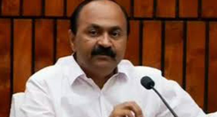 കഞ്ചാവ് പിടികൂടിയ സംഭവത്തില് എസ്എഫ്ഐക്കെതിരെ രൂക്ഷവിമര്ശനവുമായി പ്രതിപക്ഷ നേതാവ് കഞ്ചാവ് പിടികൂടിയ സംഭവത്തില് എസ്എഫ്ഐക്കെതിരെ രൂക്ഷവിമര്ശനവുമായി പ്രതിപക്ഷ നേതാവ്