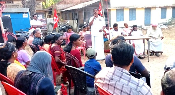 വഴിയോര കച്ചവട തൊഴിലാളി ഫെഡറേഷൻ (സി.ഐ.ടി.യു) വാഹന ജാഥയ്ക്ക് പന്തളത്തു സ്വീകരണം നൽകി വഴിയോര കച്ചവട തൊഴിലാളി ഫെഡറേഷൻ (സി.ഐ.ടി.യു) വാഹന ജാഥയ്ക്ക് പന്തളത്തു സ്വീകരണം നൽകി