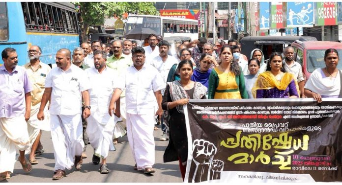 ഇഴഞ്ഞുനീങ്ങുന്ന അബാൻ മേല്പാലം പണി ; പ്രതിഷേധവുമായി സ്വകാര്യ ബസ് സ്റ്റാന്ഡിലെ വ്യാപാരികള് ഇഴഞ്ഞുനീങ്ങുന്ന അബാൻ മേല്പാലം പണി ; പ്രതിഷേധവുമായി സ്വകാര്യ ബസ് സ്റ്റാന്ഡിലെ വ്യാപാരികള്