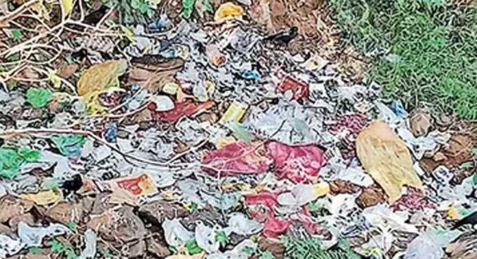 മാലിന്യം കുമിഞ്ഞു കൂടി വലിയതോട് മാലിന്യം കുമിഞ്ഞു കൂടി വലിയതോട്