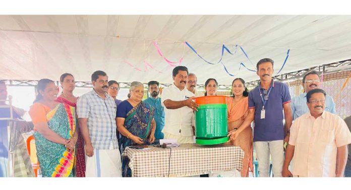 ഏറത്ത് ഗ്രാമപഞ്ചായത്തില് ജി ബിന് യൂണിറ്റ് വിതരണം ചെയ്തു ഏറത്ത് ഗ്രാമപഞ്ചായത്തില് ജി ബിന് യൂണിറ്റ് വിതരണം ചെയ്തു