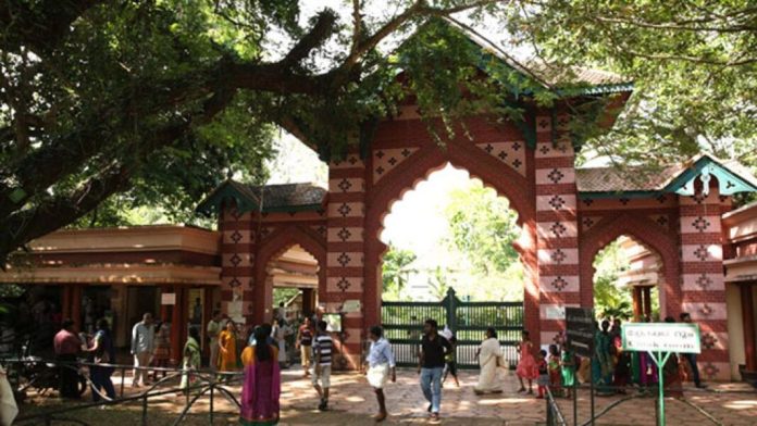 ജനവാസ മേഖലയിലേക്ക് മലിനജലം ഒഴുക്കി ; തിരുവനന്തപുരം മൃഗശാലയ്ക്ക് 50000 രൂപ പിഴ ജനവാസ മേഖലയിലേക്ക് മലിനജലം ഒഴുക്കി ; തിരുവനന്തപുരം മൃഗശാലയ്ക്ക് 50000 രൂപ പിഴ