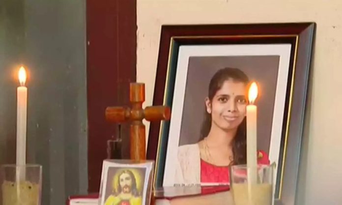 നിയമനം ലഭിക്കാതെ ആത്മഹത്യ ചെയ്ത അധ്യാപികയ്ക്ക് നിയമനാംഗീകാരം നിയമനം ലഭിക്കാതെ ആത്മഹത്യ ചെയ്ത അധ്യാപികയ്ക്ക് നിയമനാംഗീകാരം