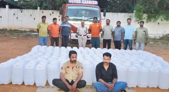 കേരളത്തിലേക്ക് കടത്താൻ ശ്രമിച്ച 7,525 ലിറ്റർ സ്പിരിറ്റ് പിടികൂടി ; മൂന്ന് മലയാളികൾ പിടിയിൽ കേരളത്തിലേക്ക് കടത്താൻ ശ്രമിച്ച 7,525 ലിറ്റർ സ്പിരിറ്റ് പിടികൂടി ; മൂന്ന് മലയാളികൾ പിടിയിൽ