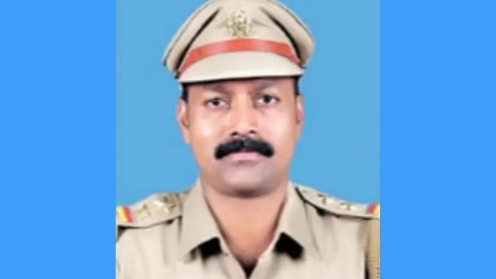 കോട്ടയത്ത് എംവിഡി ഉദ്യോഗസ്ഥന് കാറിനുള്ളില് മരിച്ച നിലയില് കോട്ടയത്ത് എംവിഡി ഉദ്യോഗസ്ഥന് കാറിനുള്ളില് മരിച്ച നിലയില്