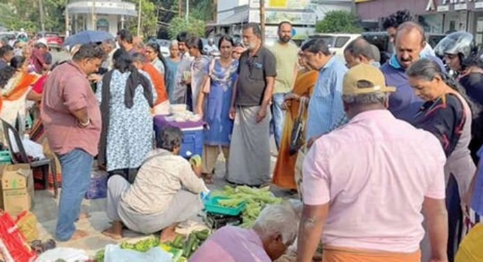 പുത്തന്കാവ് നാട്ടുവിപണിയില് തിരക്കേറുന്നു പുത്തന്കാവ് നാട്ടുവിപണിയില് തിരക്കേറുന്നു
