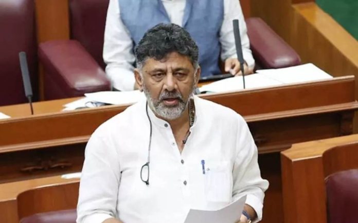 കർണാടകയിലെ ഹണിട്രാപ്പ് വിഷയത്തിൽ പ്രതികരിക്കാതെ ഉപമുഖ്യമന്ത്രി ഡി.കെ. ശിവകുമാർ കർണാടകയിലെ ഹണിട്രാപ്പ് വിഷയത്തിൽ പ്രതികരിക്കാതെ ഉപമുഖ്യമന്ത്രി ഡി.കെ. ശിവകുമാർ