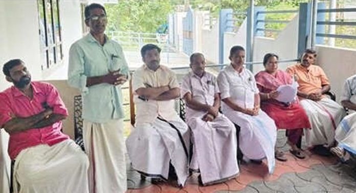 കടലിക്കുന്ന് മലയിലെ അനധികൃത മണ്ണെടുപ്പ് തടയുന്നതിനായി പൗരസമിതി സംഘടിപ്പിച്ചു കടലിക്കുന്ന് മലയിലെ അനധികൃത മണ്ണെടുപ്പ് തടയുന്നതിനായി പൗരസമിതി സംഘടിപ്പിച്ചു