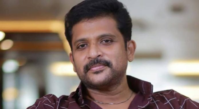 പോക്സോ കേസിൽ നടൻ കൂട്ടിക്കൽ ജയചന്ദ്രന് മുൻകൂർ ജാമ്യം അനുവദിച്ച് സുപ്രീംകോടതി പോക്സോ കേസിൽ നടൻ കൂട്ടിക്കൽ ജയചന്ദ്രന് മുൻകൂർ ജാമ്യം അനുവദിച്ച് സുപ്രീംകോടതി