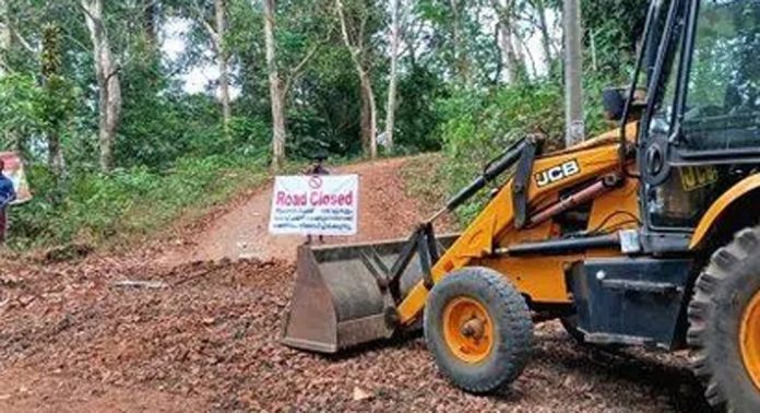 ആഞ്ഞിലിമുക്ക് – കൊച്ചുകുളം റോഡിന്റെ ആദ്യഘട്ട നിർമ്മാണം ആരംഭിച്ചു ആഞ്ഞിലിമുക്ക് – കൊച്ചുകുളം റോഡിന്റെ ആദ്യഘട്ട നിർമ്മാണം ആരംഭിച്ചു