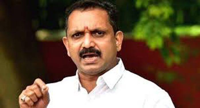 എസ്എഫ്ഐ കേരളസമൂഹത്തിൽ പടർന്നുപിടിച്ച മാരക വൈറസെന്ന് ബിജെപി സംസ്ഥാന അധ്യക്ഷൻ കെ സുരേന്ദ്രൻ എസ്എഫ്ഐ കേരളസമൂഹത്തിൽ പടർന്നുപിടിച്ച മാരക വൈറസെന്ന് ബിജെപി സംസ്ഥാന അധ്യക്ഷൻ കെ സുരേന്ദ്രൻ