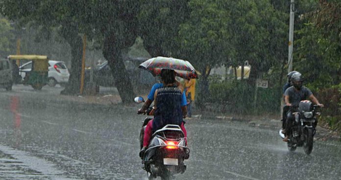 സംസ്ഥാനത്ത് ഇന്നും നാളെയും ഇടിമിന്നലോടുകൂടിയ ശക്തമായ കാറ്റിനും മഴയ്ക്കും സാധ്യത ; ജാഗ്രത സംസ്ഥാനത്ത് ഇന്നും നാളെയും ഇടിമിന്നലോടുകൂടിയ ശക്തമായ കാറ്റിനും മഴയ്ക്കും സാധ്യത ; ജാഗ്രത
