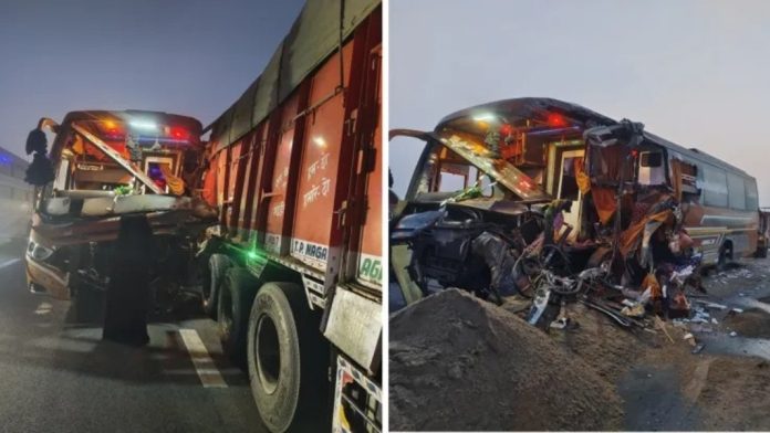 ആഗ്രയിൽ ബസ് ട്രക്കിൽ ഇടിച്ച് കയറി : 4 പേർക്ക് ദാരുണാന്ത്യം, 19 പേർക്ക് പരിക്ക് ആഗ്രയിൽ ബസ് ട്രക്കിൽ ഇടിച്ച് കയറി : 4 പേർക്ക് ദാരുണാന്ത്യം, 19 പേർക്ക് പരിക്ക്