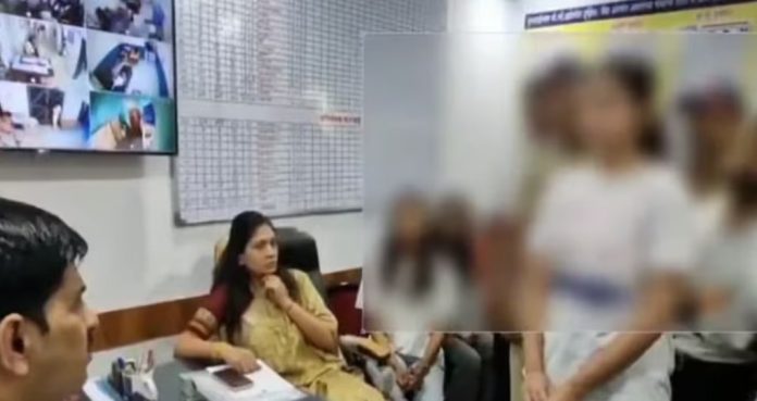 മഹാരാഷ്ട്രയിൽ കേന്ദ്രമന്ത്രിയുടെ മകൾക്ക് നേരെ ആക്രമണം ; ഒരാൾ അറസ്റ്റിൽ മഹാരാഷ്ട്രയിൽ കേന്ദ്രമന്ത്രിയുടെ മകൾക്ക് നേരെ ആക്രമണം ; ഒരാൾ അറസ്റ്റിൽ