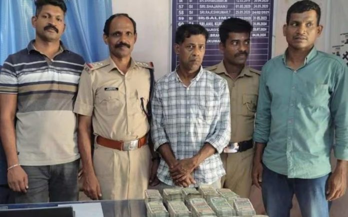 ട്രെയിനിൽ രേഖകളില്ലാതെ കടത്താന് ശ്രമിച്ച 37.09 ലക്ഷം രൂപയുമായി ഒരാൾ പിടിയിൽ ട്രെയിനിൽ രേഖകളില്ലാതെ കടത്താന് ശ്രമിച്ച 37.09 ലക്ഷം രൂപയുമായി ഒരാൾ പിടിയിൽ