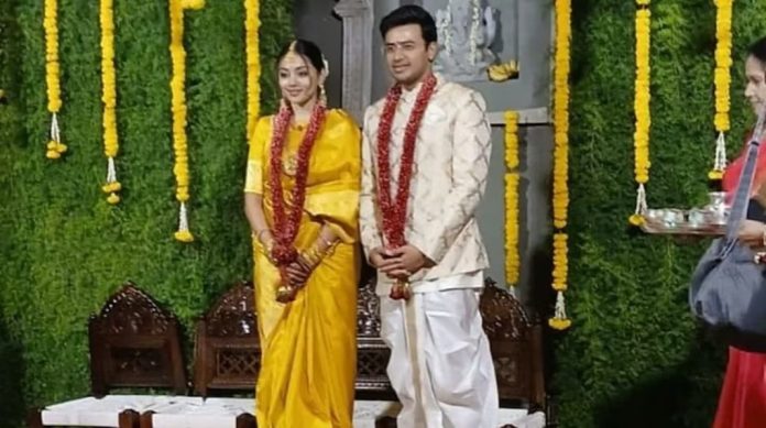 ബി ജെ പി എം പി തേജസ്വി സൂര്യ വിവാഹിതനായി ; വധു കർണാടിക് സംഗീതജ്ഞ ശിവശ്രീ സ്കന്ദപ്രസാദ് ബി ജെ പി എം പി തേജസ്വി സൂര്യ വിവാഹിതനായി ; വധു കർണാടിക് സംഗീതജ്ഞ ശിവശ്രീ സ്കന്ദപ്രസാദ്