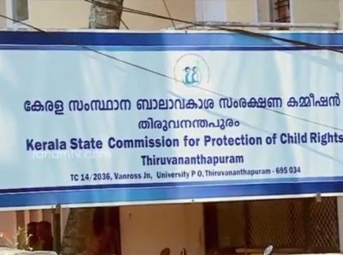 പതിനഞ്ച് വയസുകാരനെ പോലീസ് വലിച്ചിഴച്ചു ; ബാലാവകാശ കമ്മീഷന് കേസെടുത്തു പതിനഞ്ച് വയസുകാരനെ പോലീസ് വലിച്ചിഴച്ചു ; ബാലാവകാശ കമ്മീഷന് കേസെടുത്തു