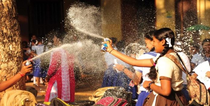 സ്കൂളിൽ പരീക്ഷ കഴിഞ്ഞുള്ള ആഘോഷത്തിന് വിലക്ക് സ്കൂളിൽ പരീക്ഷ കഴിഞ്ഞുള്ള ആഘോഷത്തിന് വിലക്ക്