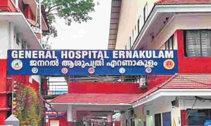 ജനറൽ ആശുപത്രിയിലെ വാർഡിൽ കോൺക്രീറ്റ് പാളി തകർന്ന് വീണു ജനറൽ ആശുപത്രിയിലെ വാർഡിൽ കോൺക്രീറ്റ് പാളി തകർന്ന് വീണു