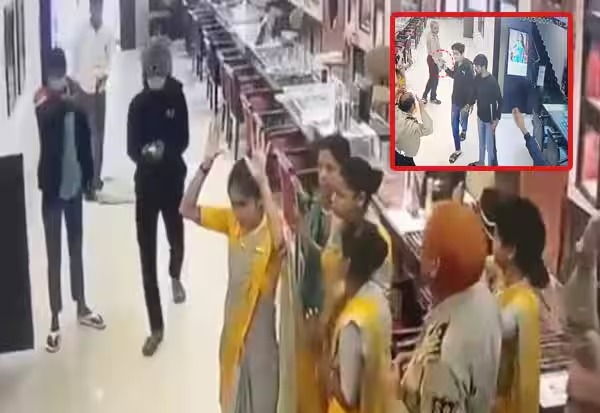 ജ്വല്ലറിയിൽ തോക്കുചൂണ്ടി മോഷണം നടത്തിയ സംഭവത്തിൽ രണ്ടു പേർ അറസ്റ്റിൽ ജ്വല്ലറിയിൽ തോക്കുചൂണ്ടി മോഷണം നടത്തിയ സംഭവത്തിൽ രണ്ടു പേർ അറസ്റ്റിൽ