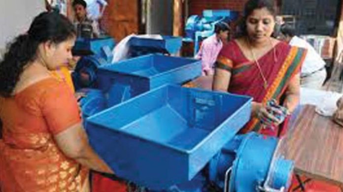 നാലു വര്ഷത്തിനിടെ കേരളത്തില് 1081 ചെറുകിട വ്യവസായ സംരംഭങ്ങള് പൂട്ടിയെന്ന് കേന്ദ്രം നാലു വര്ഷത്തിനിടെ കേരളത്തില് 1081 ചെറുകിട വ്യവസായ സംരംഭങ്ങള് പൂട്ടിയെന്ന് കേന്ദ്രം