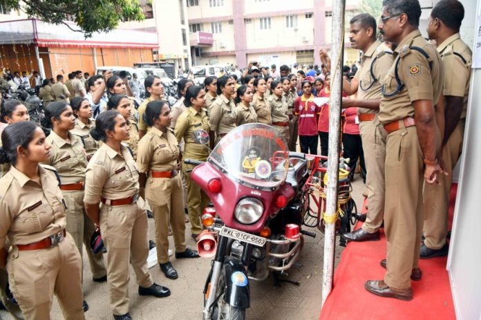 ആറ്റുകാൽ പൊങ്കാല : ചരിത്രത്തിൽ ആദ്യമായി ഫയർ ആന്റ് റസ്ക്യൂ വനിതാ ഉദ്യോഗസ്ഥരെ നിയോഗിക്കുന്നു ആറ്റുകാൽ പൊങ്കാല : ചരിത്രത്തിൽ ആദ്യമായി ഫയർ ആന്റ് റസ്ക്യൂ വനിതാ ഉദ്യോഗസ്ഥരെ നിയോഗിക്കുന്നു