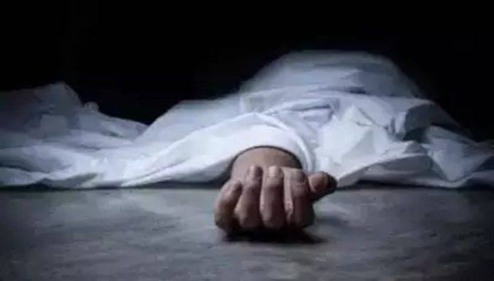 കമുക് ഒടിഞ്ഞ് തലയിൽ വീണ് യുവാവിന് ദാരുണാന്ത്യം കമുക് ഒടിഞ്ഞ് തലയിൽ വീണ് യുവാവിന് ദാരുണാന്ത്യം