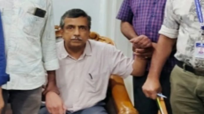 കൈക്കൂലി കേസ് : ഐ ഒ സി ഡി ജി എം അലക്സ് മാത്യുവിനെ സസ്പെൻഡ് ചെയ്തു കൈക്കൂലി കേസ് : ഐ ഒ സി ഡി ജി എം അലക്സ് മാത്യുവിനെ സസ്പെൻഡ് ചെയ്തു