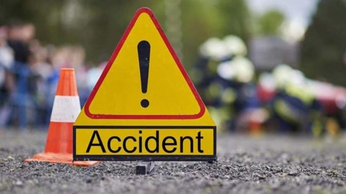 ചിപ്പിലിതോട് മിനിലോറി നിയന്ത്രണം വിട്ട് മറിഞ്ഞ് അപകടം ; നാല് പേർക്ക് പരിക്ക് ചിപ്പിലിതോട് മിനിലോറി നിയന്ത്രണം വിട്ട് മറിഞ്ഞ് അപകടം ; നാല് പേർക്ക് പരിക്ക്