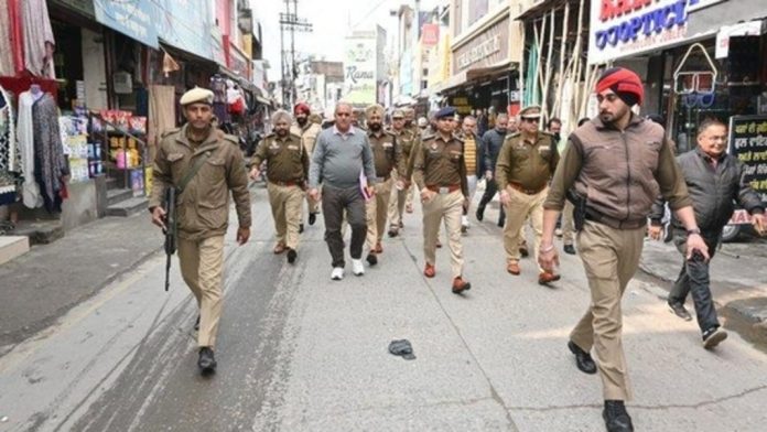 അമൃത്സർ ക്ഷേത്ര ആക്രമണം ; പ്രതികളിൽ ഒരാൾ ഏറ്റുമുട്ടലിൽ കൊല്ലപ്പെട്ടു അമൃത്സർ ക്ഷേത്ര ആക്രമണം ; പ്രതികളിൽ ഒരാൾ ഏറ്റുമുട്ടലിൽ കൊല്ലപ്പെട്ടു