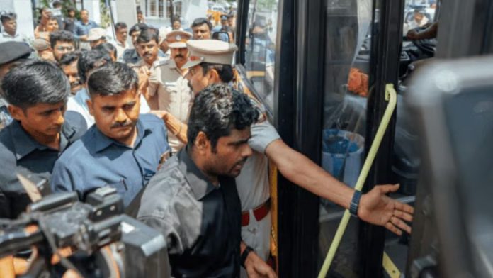 ടാസ്മാക് അഴിമതിക്ക് എതിരായ പ്രതിഷേധം : അണ്ണാമലൈ അറസ്റ്റിൽ ടാസ്മാക് അഴിമതിക്ക് എതിരായ പ്രതിഷേധം : അണ്ണാമലൈ അറസ്റ്റിൽ
