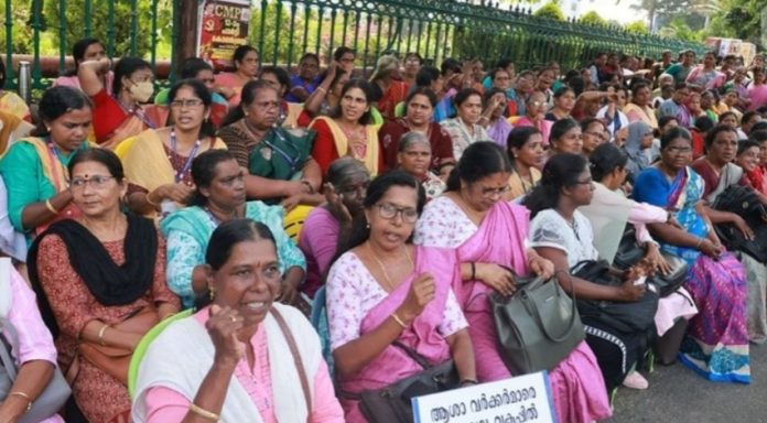 ആശാവര്ക്കര്മാരെ ചര്ച്ചയ്ക്ക് വിളിച്ച് സര്ക്കാര് ; എൻഎച്ച്എം ഡയറക്ടറുമായി ചര്ച്ച, പ്രതീക്ഷയിൽ ആശമാർ ആശാവര്ക്കര്മാരെ ചര്ച്ചയ്ക്ക് വിളിച്ച് സര്ക്കാര് ; എൻഎച്ച്എം ഡയറക്ടറുമായി ചര്ച്ച, പ്രതീക്ഷയിൽ ആശമാർ