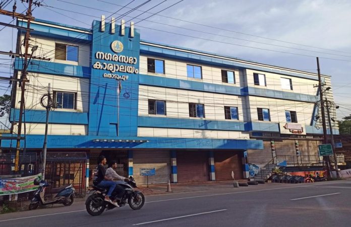 തൊടുപുഴ നഗരസഭയിൽ യുഡിഎഫ് അവിശ്വാസ പ്രമേയം പാസായി തൊടുപുഴ നഗരസഭയിൽ യുഡിഎഫ് അവിശ്വാസ പ്രമേയം പാസായി