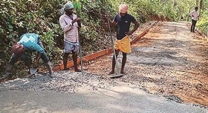 ആഞ്ഞിലിമുക്ക്-കൊച്ചുകുളം റോഡിന്റെ ആദ്യഘട്ടനിർമാണം പൂർത്തിയായി ആഞ്ഞിലിമുക്ക്-കൊച്ചുകുളം റോഡിന്റെ ആദ്യഘട്ടനിർമാണം പൂർത്തിയായി