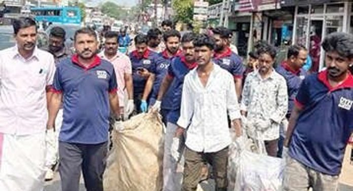 മാലിന്യവിമുക്ത നവകേരള ക്യാമ്പയിന് ; അടൂരിൽ സിപിഎമ്മും പോഷകസംഘടനകളും ചേർന്ന് ശുചീകരണം നടത്തി മാലിന്യവിമുക്ത നവകേരള ക്യാമ്പയിന് ; അടൂരിൽ സിപിഎമ്മും പോഷകസംഘടനകളും ചേർന്ന് ശുചീകരണം നടത്തി