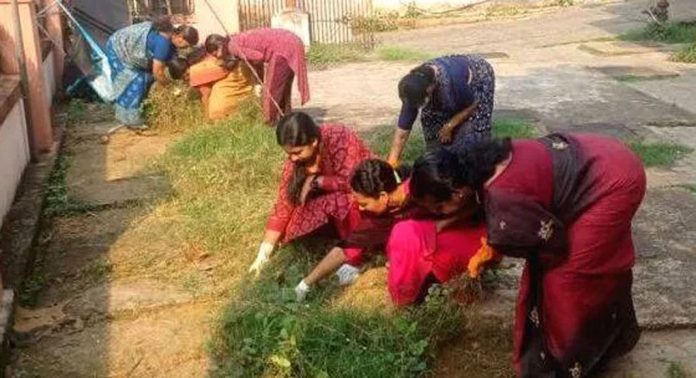 പറക്കോട് ജംഗ്ഷൻ മുതൽ അടൂർ ഹൈസ്കൂൾ ജംഗ്ഷൻ വരെ സിപിഎമ്മിന്റെ നേതൃത്വത്തിൽ ശുചീകരിച്ചു പറക്കോട് ജംഗ്ഷൻ മുതൽ അടൂർ ഹൈസ്കൂൾ ജംഗ്ഷൻ വരെ സിപിഎമ്മിന്റെ നേതൃത്വത്തിൽ ശുചീകരിച്ചു