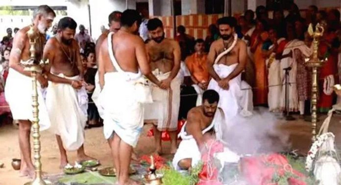 അടൂർ വടക്കടത്തുകാവ് ദേവീക്ഷേത്രത്തിലെ ഭദ്രകാളി ദാരുശില്പ പ്രതിഷ്ഠ നടന്നു അടൂർ വടക്കടത്തുകാവ് ദേവീക്ഷേത്രത്തിലെ ഭദ്രകാളി ദാരുശില്പ പ്രതിഷ്ഠ നടന്നു