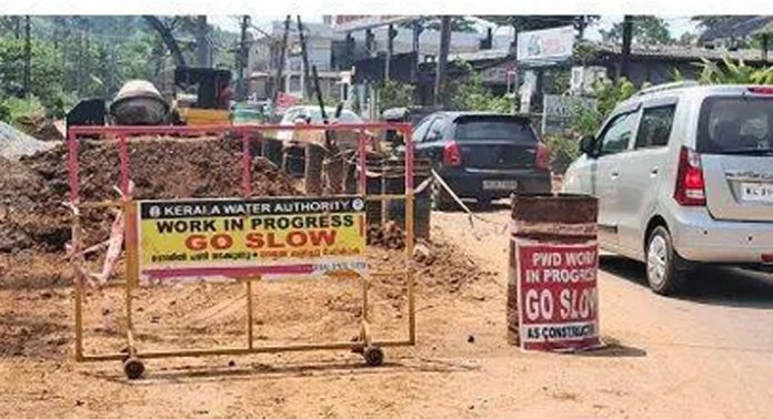 ഗതാഗതക്കുരുക്ക് രൂക്ഷമാക്കി വാട്ടർ അതോറിറ്റി പുതുവലിൽ നടത്തുന്ന അറ്റകുറ്റപ്പണി ഗതാഗതക്കുരുക്ക് രൂക്ഷമാക്കി വാട്ടർ അതോറിറ്റി പുതുവലിൽ നടത്തുന്ന അറ്റകുറ്റപ്പണി