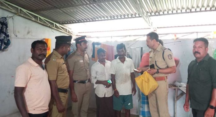 പോലീസ് – എക്സൈസ് സംയുക്ത പരിശോധന : കോന്നിയിൽ നിരോധിത പുകയില ഉത്പന്നങ്ങൾ പിടികൂടി പോലീസ് – എക്സൈസ് സംയുക്ത പരിശോധന : കോന്നിയിൽ നിരോധിത പുകയില ഉത്പന്നങ്ങൾ പിടികൂടി