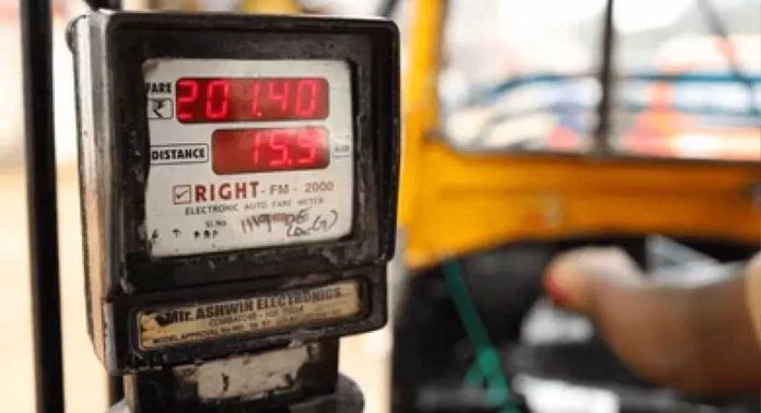 ഓട്ടോറിക്ഷകളിൽ മീറ്റര് ഇട്ടില്ലെങ്കിൽ യാത്ര സൗജന്യമെന്ന സ്റ്റിക്കര് നിര്ബന്ധമാക്കാനുള്ള തീരുമാനത്തിൽ നിന്ന് പിൻവാങ്ങി സര്ക്കാര് ഓട്ടോറിക്ഷകളിൽ മീറ്റര് ഇട്ടില്ലെങ്കിൽ യാത്ര സൗജന്യമെന്ന സ്റ്റിക്കര് നിര്ബന്ധമാക്കാനുള്ള തീരുമാനത്തിൽ നിന്ന് പിൻവാങ്ങി സര്ക്കാര്