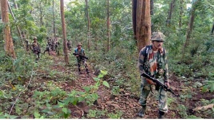ചത്തീസ്ഗഡിലുണ്ടായ ഏറ്റുമുട്ടലിൽ രണ്ട് മാവോയിസ്റ്റുകളെ വധിച്ചു ; ഉദ്യോഗസ്ഥന് വീരമൃത്യൂ ചത്തീസ്ഗഡിലുണ്ടായ ഏറ്റുമുട്ടലിൽ രണ്ട് മാവോയിസ്റ്റുകളെ വധിച്ചു ; ഉദ്യോഗസ്ഥന് വീരമൃത്യൂ