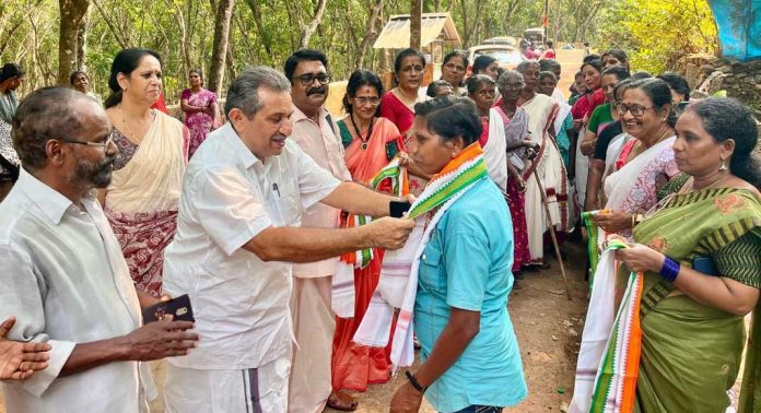 വനിതാ ദിനത്തിൽ മലവേടർ ഊരിലെ ഷഷ്ടിപൂർത്തി കഴിഞ്ഞ അമ്മമാരെ ആദരിച്ച് കസ്തൂർബ്ബ ദർശൻ വേദി വനിതാ ദിനത്തിൽ മലവേടർ ഊരിലെ ഷഷ്ടിപൂർത്തി കഴിഞ്ഞ അമ്മമാരെ ആദരിച്ച് കസ്തൂർബ്ബ ദർശൻ വേദി