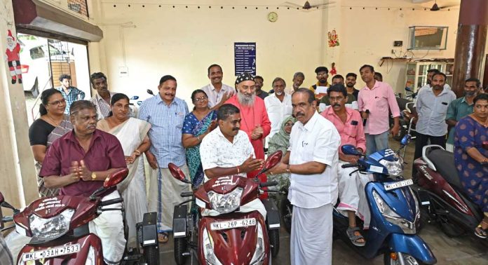 ജില്ലാ പഞ്ചായത്ത് വാര്ഷിക പദ്ധതിയില് ഉള്പ്പെടുത്തി 17 ഭിന്നശേഷിക്കാര്ക്ക് സൈഡ് വീല് ഘടിപ്പിച്ച സ്കൂട്ടര് വിതരണം ചെയ്തു ജില്ലാ പഞ്ചായത്ത് വാര്ഷിക പദ്ധതിയില് ഉള്പ്പെടുത്തി 17 ഭിന്നശേഷിക്കാര്ക്ക് സൈഡ് വീല് ഘടിപ്പിച്ച സ്കൂട്ടര് വിതരണം ചെയ്തു