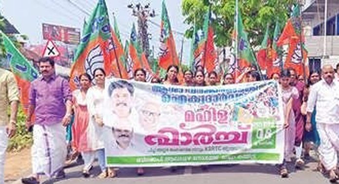 ആശവർക്കർമാർക്ക് ഐക്യദാർഢ്യം പ്രഖ്യാപിച്ച് ബി.ജെ.പി. മഹിളാ മാർച്ച് നടത്തി ആശവർക്കർമാർക്ക് ഐക്യദാർഢ്യം പ്രഖ്യാപിച്ച് ബി.ജെ.പി. മഹിളാ മാർച്ച് നടത്തി