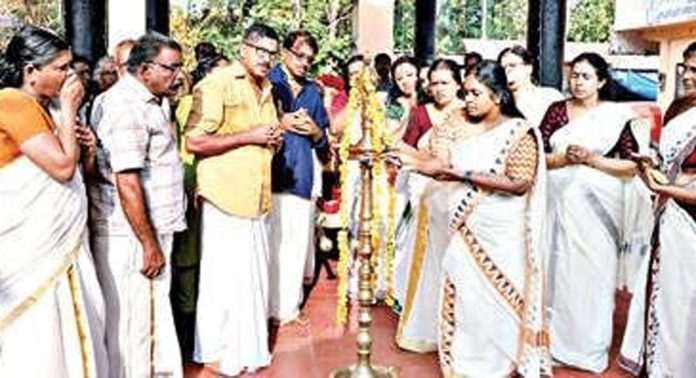 കടമ്പൂര് ശക്തികുളങ്ങര ദേവീക്ഷേത്രത്തിലെ ഭഗവതിക്ക് പൊങ്കാല അർപ്പിച്ചു കടമ്പൂര് ശക്തികുളങ്ങര ദേവീക്ഷേത്രത്തിലെ ഭഗവതിക്ക് പൊങ്കാല അർപ്പിച്ചു