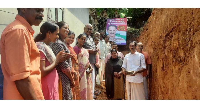 ഇലന്തൂര് ഗ്രാമപഞ്ചായത്തില് മണ്ണു സംരക്ഷണ പ്രവര്ത്തനങ്ങള്ക്ക് തുടക്കമായി ഇലന്തൂര് ഗ്രാമപഞ്ചായത്തില് മണ്ണു സംരക്ഷണ പ്രവര്ത്തനങ്ങള്ക്ക് തുടക്കമായി